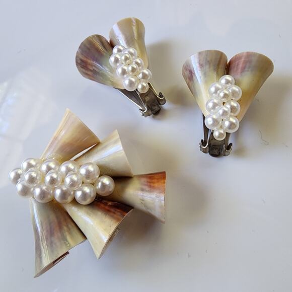 1950s Shell “Ribbon” Brooch & Clip Earrings Set • Pearl Clusters - Picture 8 of 8